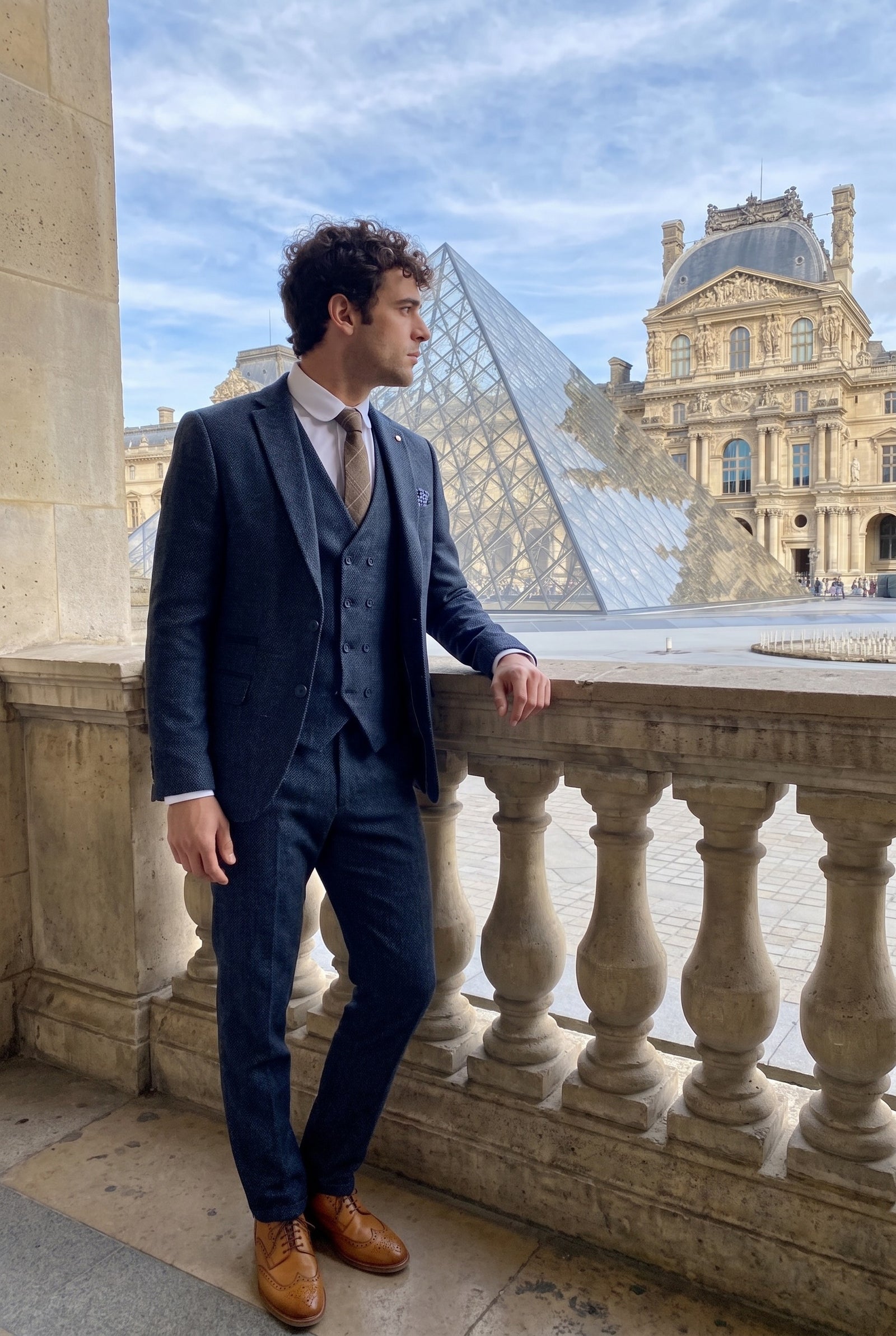 Look #380 styled with Muško tamnoplavo odijelo od 3 dijela s dvostrukim prslukom