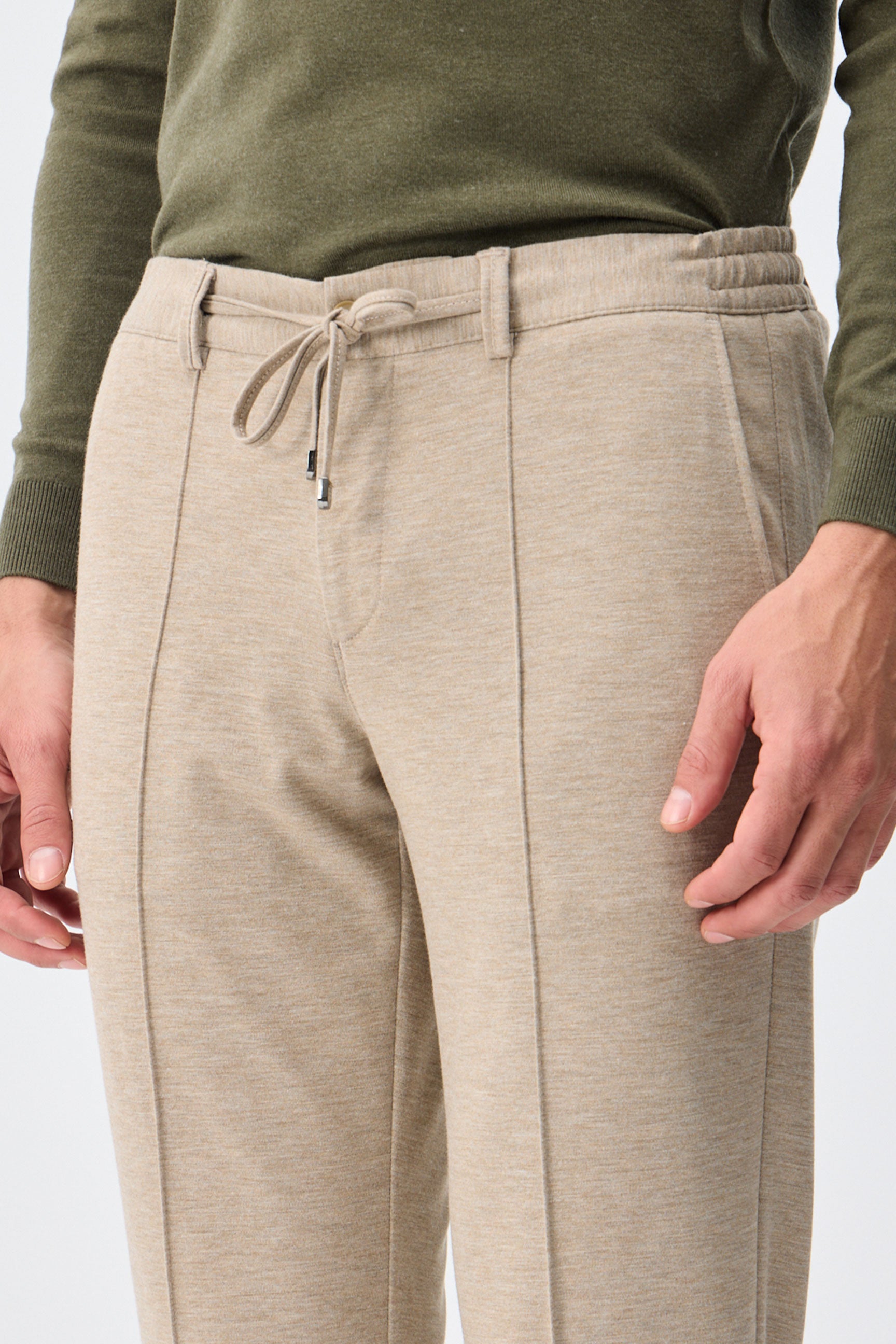 Muške taupe zobene bež elegantne hlače s vezicama, suženog kroja