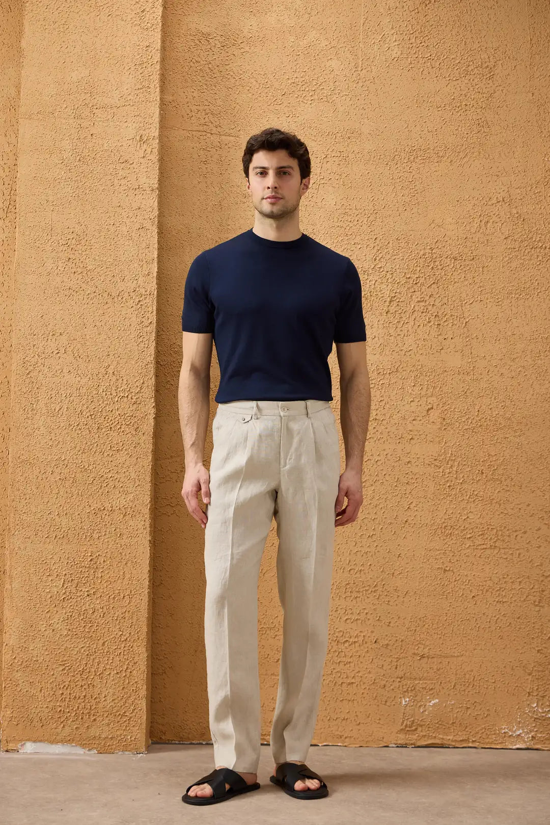 Muško bež laneno elegantno ležerno odijelo od 2 dijela s patentnim zatvaračem sprijeda, safari stil, ljeto