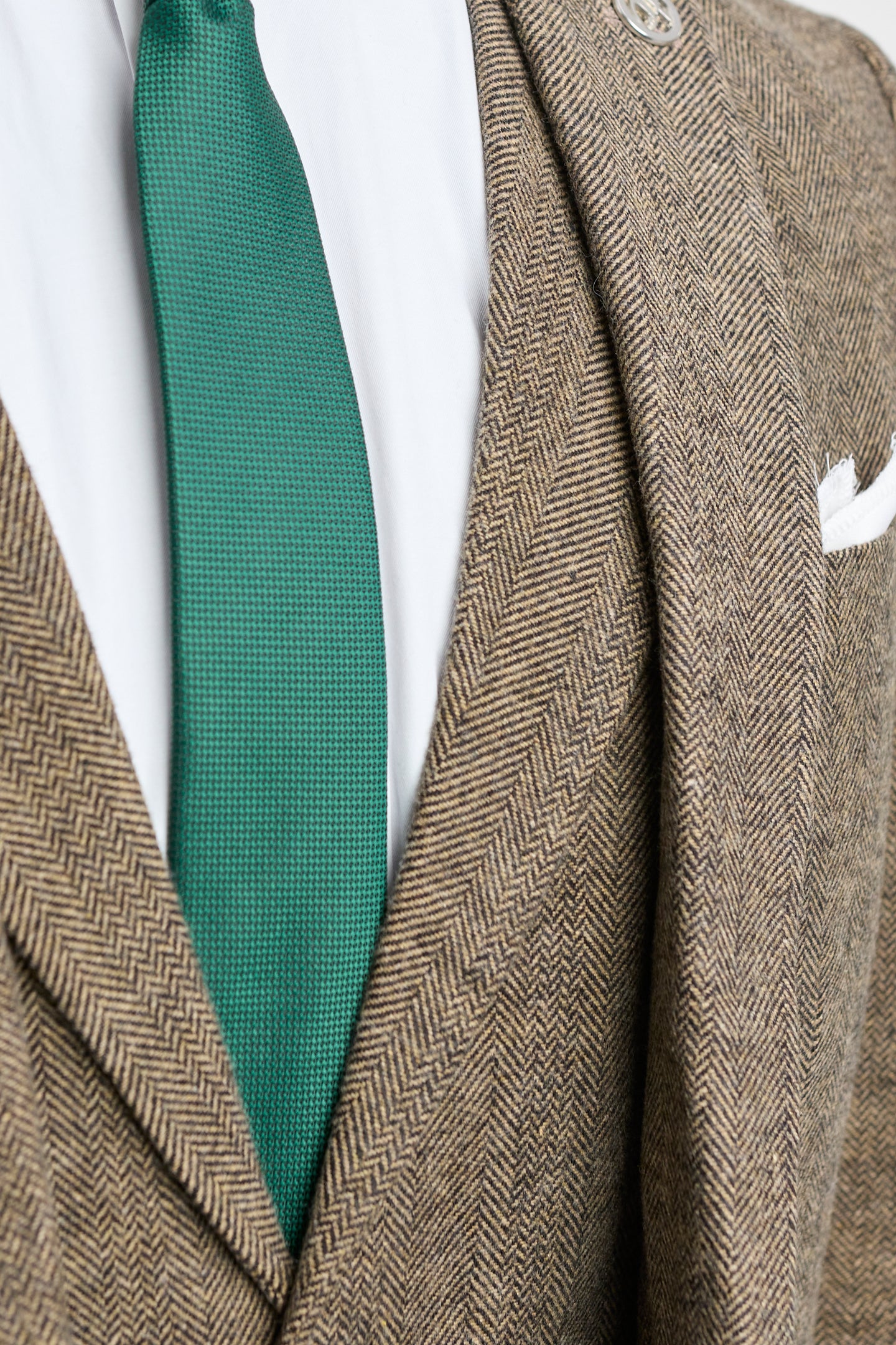 Trodijelno odijelo od tvida s uzorkom riblje kosti i hrastovo smeđe boje