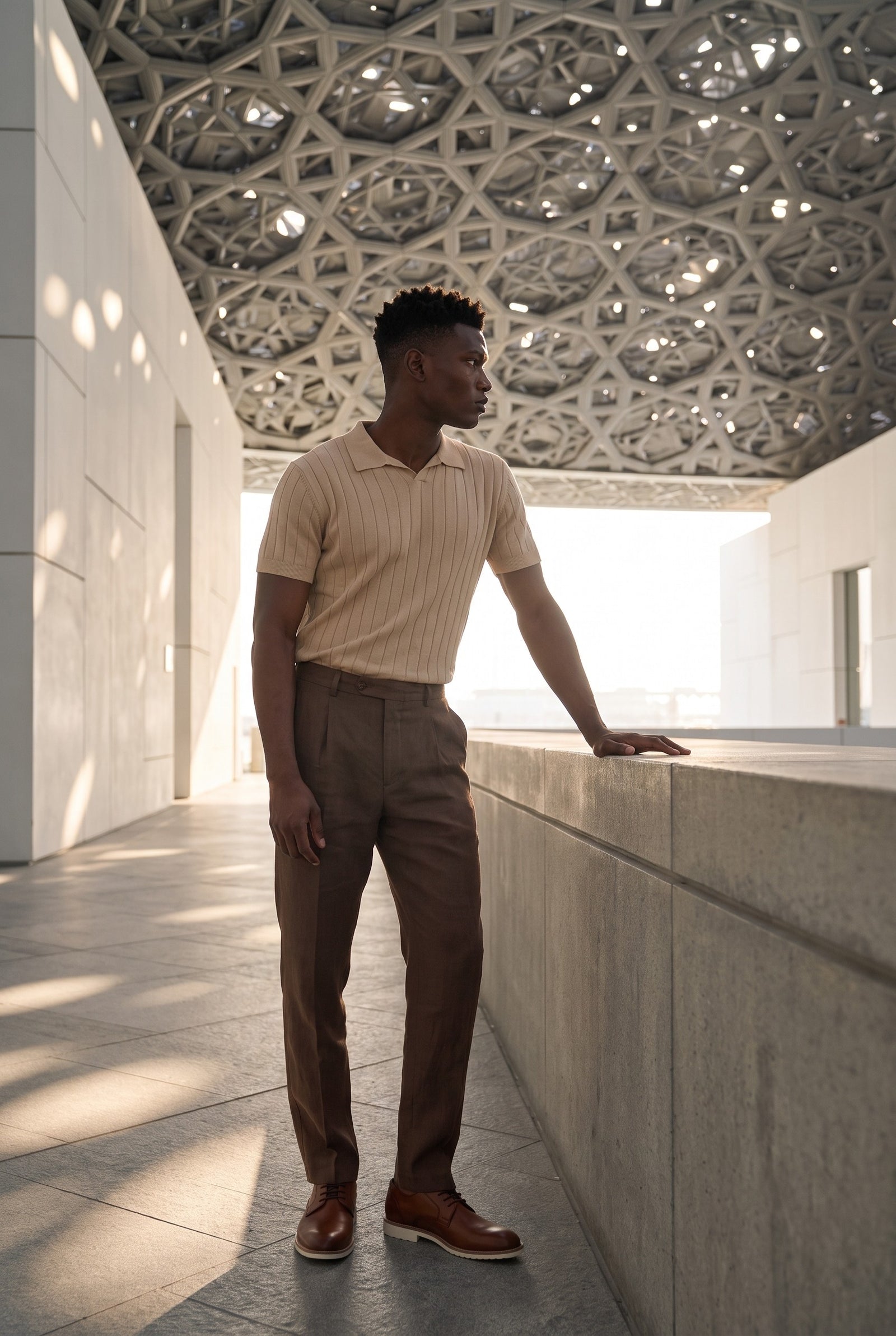 Look #891 styled with Muška bež rebrasta pletena polo majica