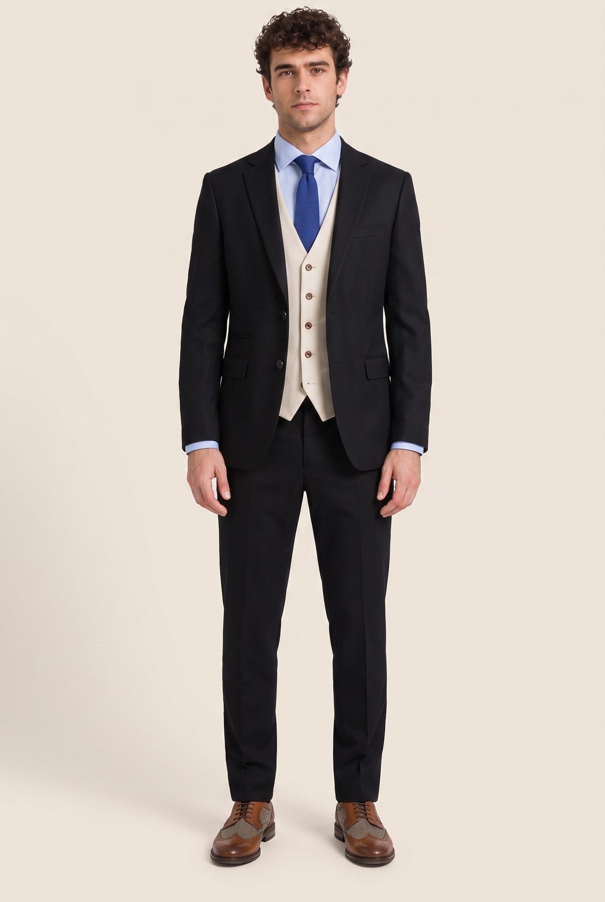 Look #1006 styled with Mayfair - Muško crno odijelo od 3 dijela s krem prslukom