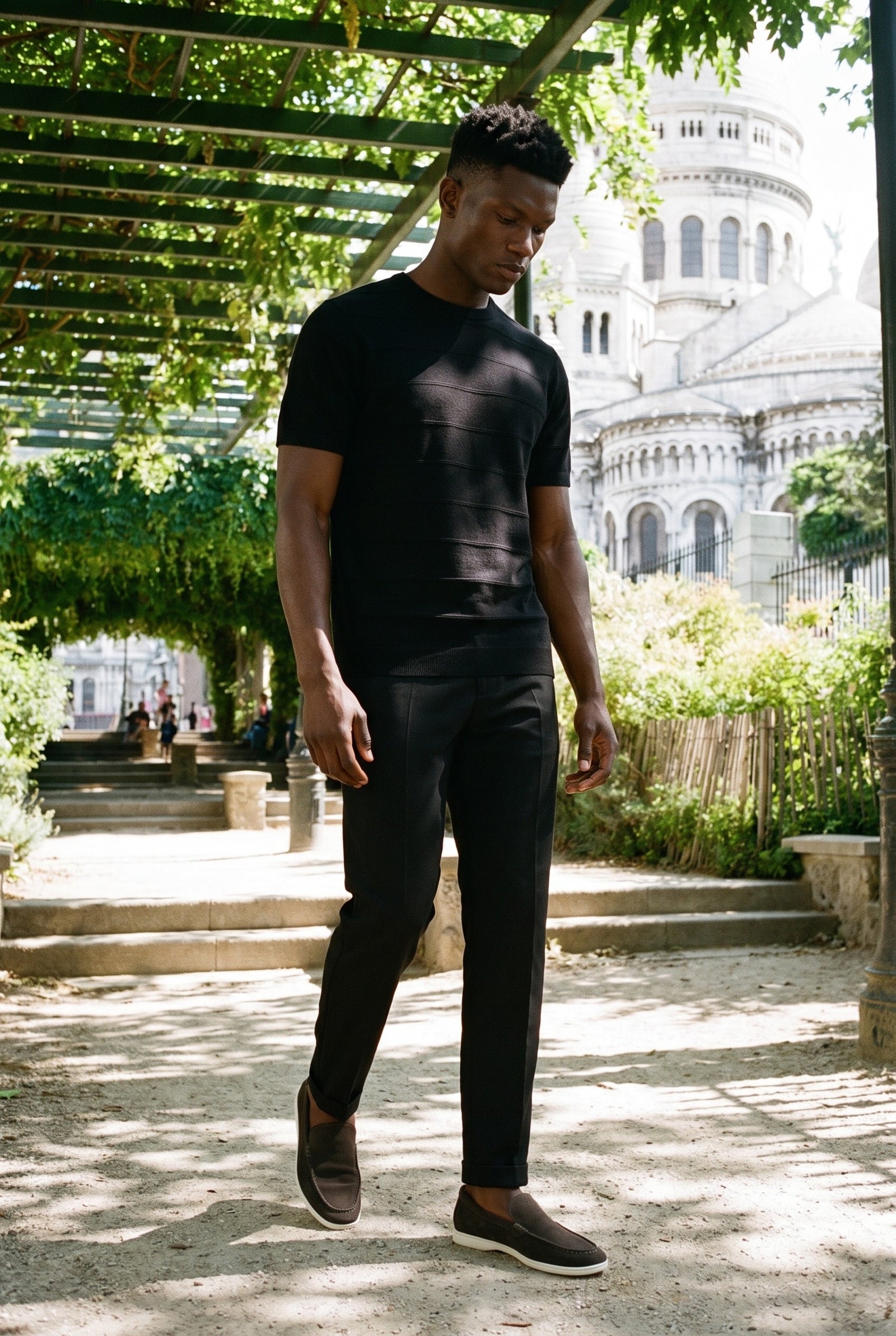 Look #870 styled with Crna teksturirana pletena majica kratkih rukava za muškarce