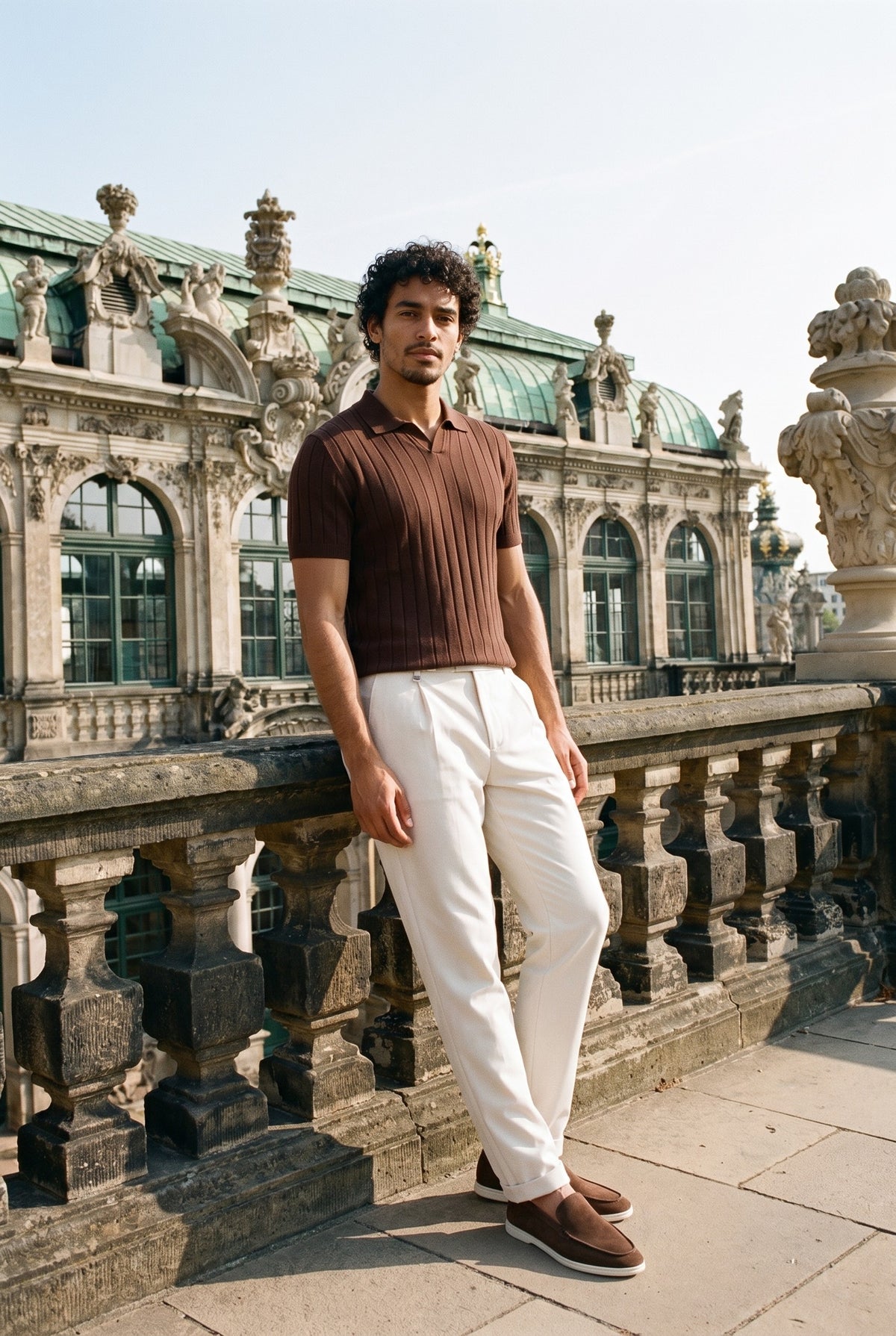 Look #1027 styled with Muške krem naborane Gurkha hlače s podesivim strukom, suženog kroja