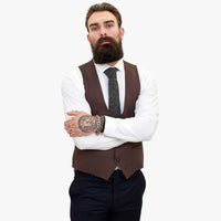 Sretni gospodin ELEGANTE vuneno odijelo od 3 dijela s kontrastnim smeđim prslukom