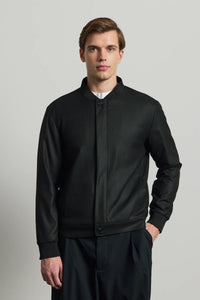 Muška crna minimalistička elegantna bomber jakna