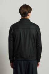 Muška crna minimalistička elegantna bomber jakna