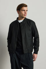 Muška crna minimalistička elegantna bomber jakna