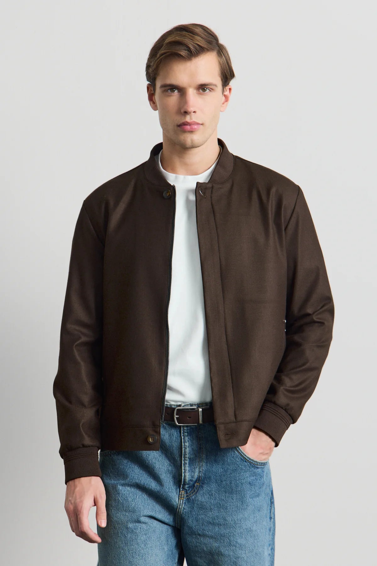 Muška smeđa minimalistička elegantna bomber jakna