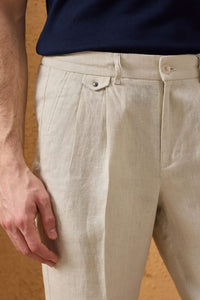 Muški set od zelenog lana s patentnim zatvaračem i bež hlača, elegantno ležerni ljetni outfit